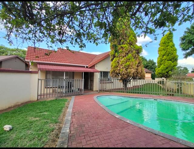 3 BEDROOM HOUSE FOR SALE IN GEELHOUTPARK